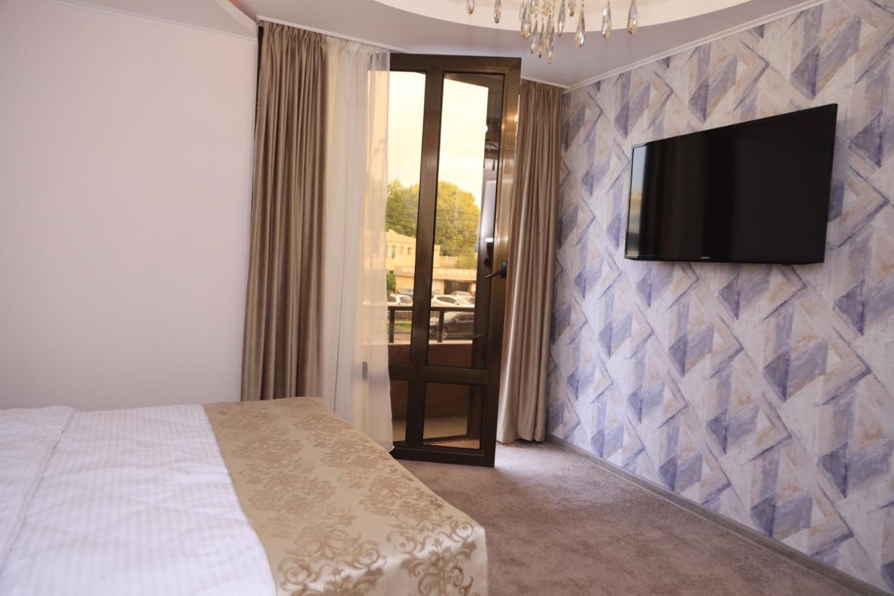 Delin Hotel And Tours Yerevan Exterior photo